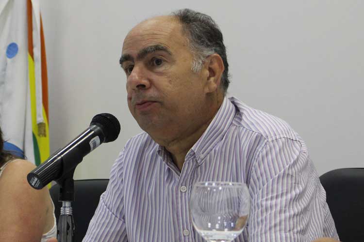 “Al presidente de la Nación le ha tocado heredar una bomba de tiempo y está tratando que no explote”