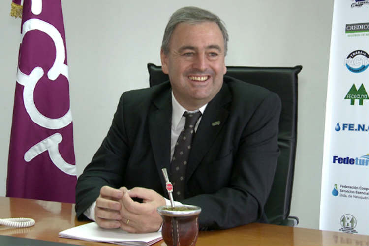 “De esta crisis no se sale compitiendo sino cooperando”