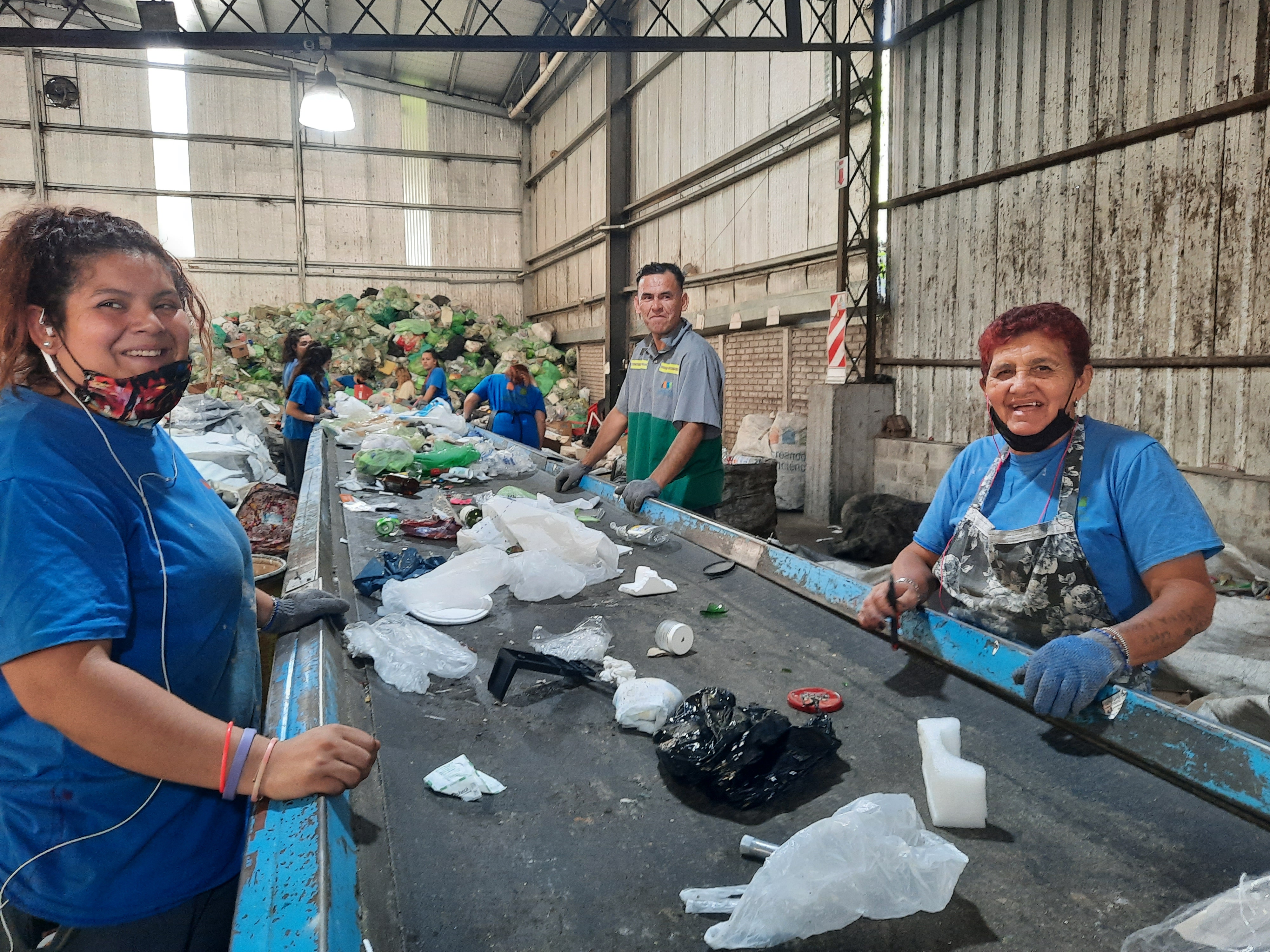 Fabrican productos reciclados con restos de la tela que se utiliza para la remera de la Selección