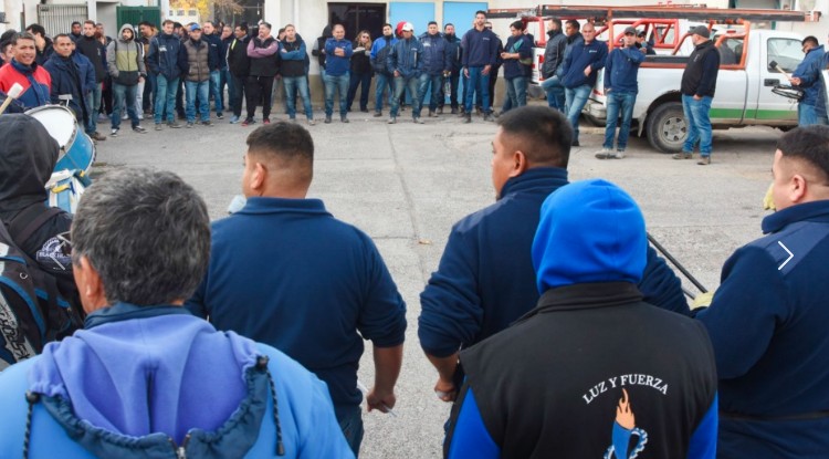 Conflicto en Trelew: paro de Luz y Fuerza, despidos polémicos y conciliación obligatoria en el sector cooperativo