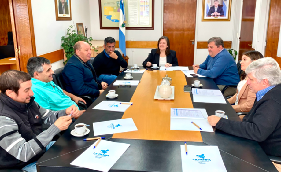 Nuevo préstamo para cooperativas apícolas: hasta 10 millones por productor y bonificación especial para mujeres