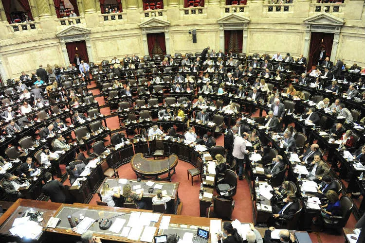 Media sanción para el cupo femenino y de juventud en los órganos de la economía solidaria