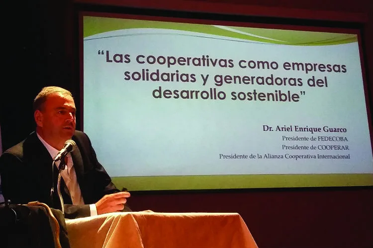“El cooperativismo va por la vereda de enfrente a la de la concentración económica”