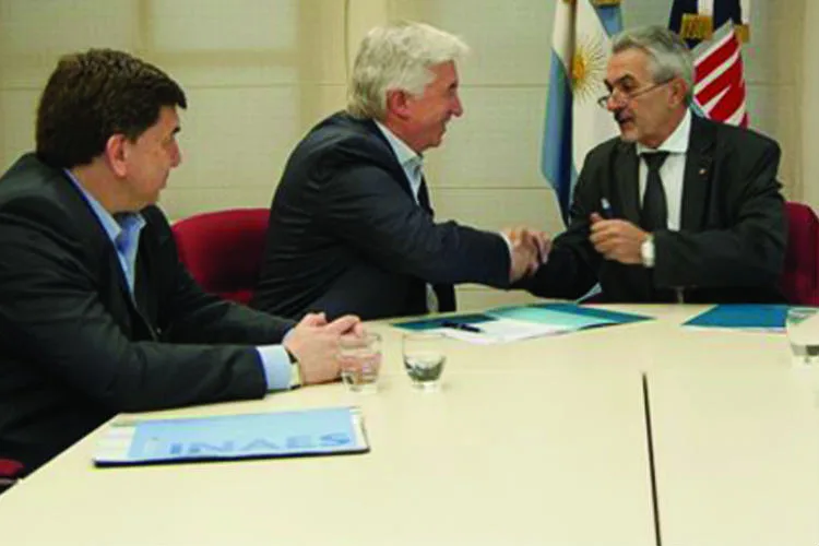 Convenio entre el INAES y el INTA