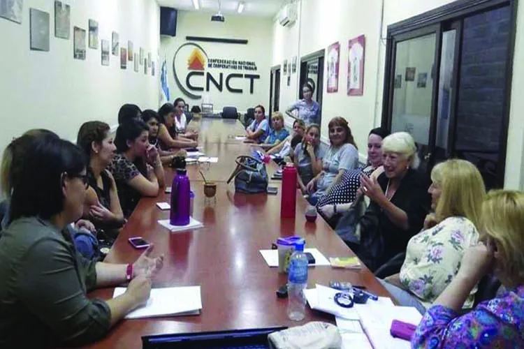 Mujeres conforman su propio espacio dentro de la CNCT