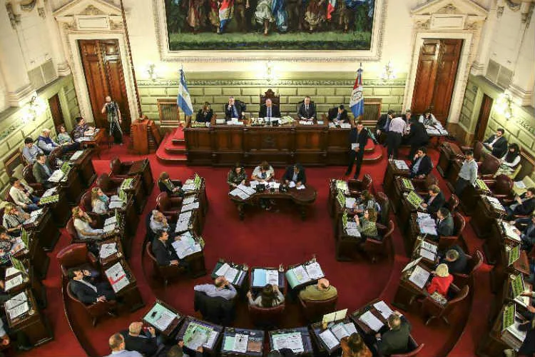 Santa Fe: se aprobó la ley de empresas recuperadas