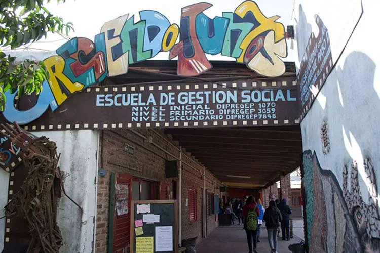 Solidaridad cooperativa para realizar el viaje de egresados