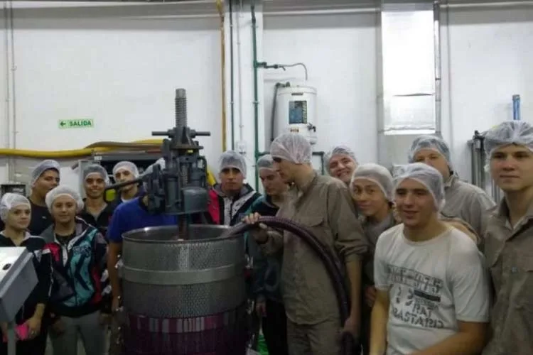 Mendoza: Cooperativas apadrinan escuelas