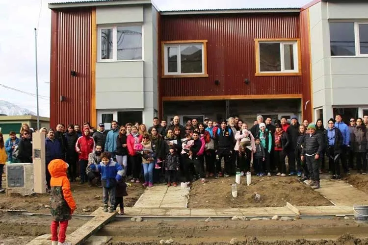 Tierra del Fuego: La Cooperativa “Nuestro Techo” recibió el certificado de pago para construir 29 viviendas
