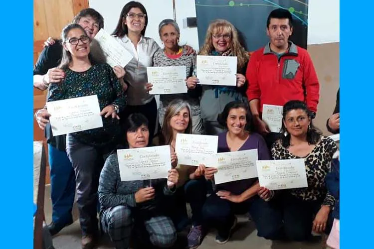 La Cooperativa de Bariloche entregó certificados a los vecinos que realizaron talleres sobre valores y principios cooperativos