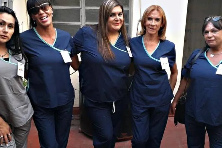 Presentan una cooperativa integrada por travestis