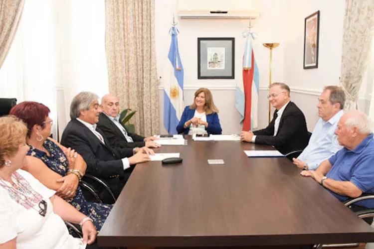 Entre Ríos: Entregan subsidios a cooperativas para proyectos de educación y vivienda