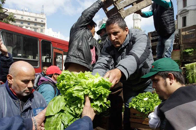 Feria cooperativa frente al Congreso