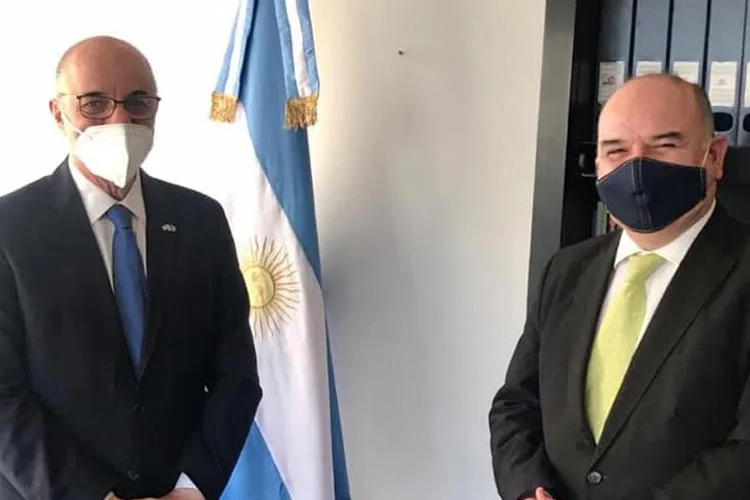 Cooperar junto a Carlos Tomada