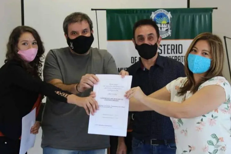 Misiones: Se entregaron habilitaciones a jóvenes cooperativistas