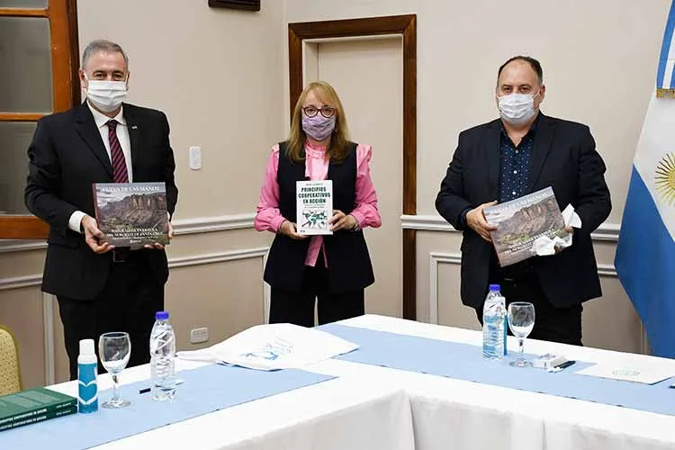 Santa Cruz se adhirió a la Red de Municipios Cooperativos