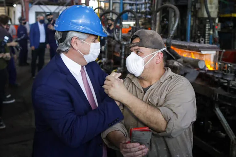 Alberto Fernández visitó la Cooperativa Cristal Avellaneda