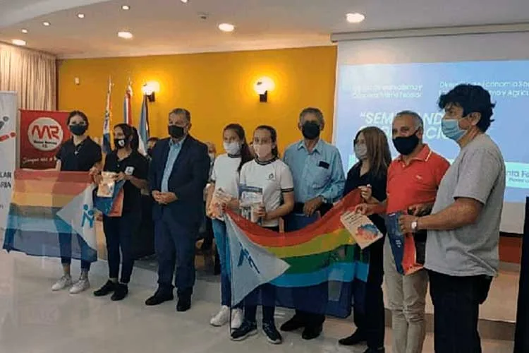Santa Fe: Presentaron proyectos desarrollados por cooperativas y mutuales escolares