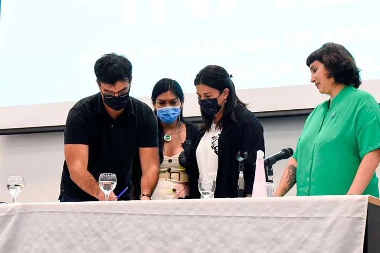 Tres trabajadoras trans se sumaron al INAES
