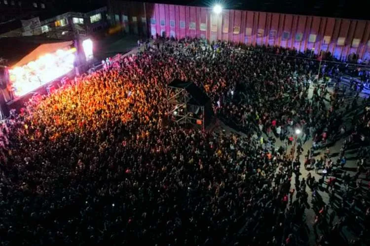 Neuquén: La Delio Valdez brindó un show en los 20 años de Zanón-Fasinpat