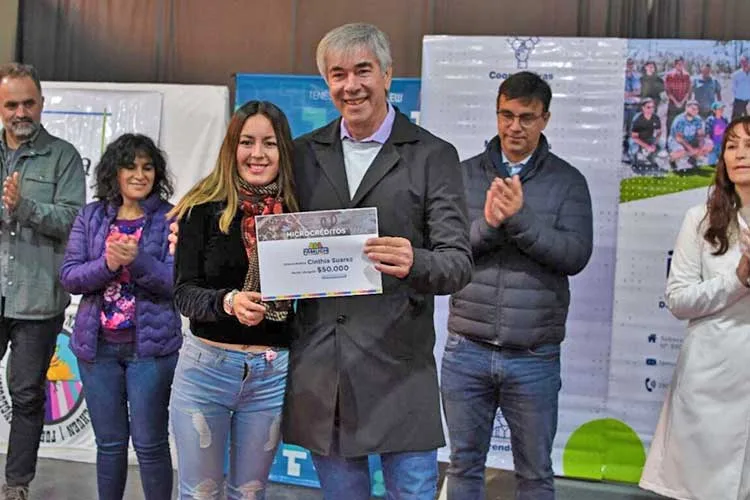 Chubut: El INAES hizo entrega de microcréditos