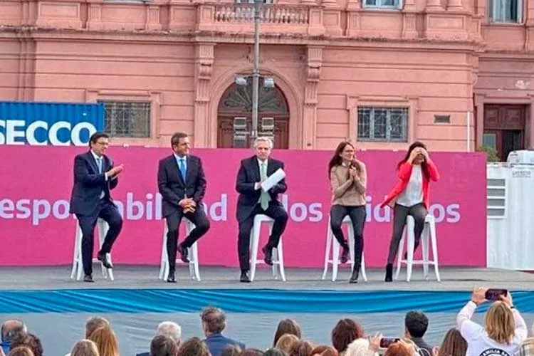 Conarcoop presente en el anuncio presidencial del proyecto de Ley Cuidar en Igualdad