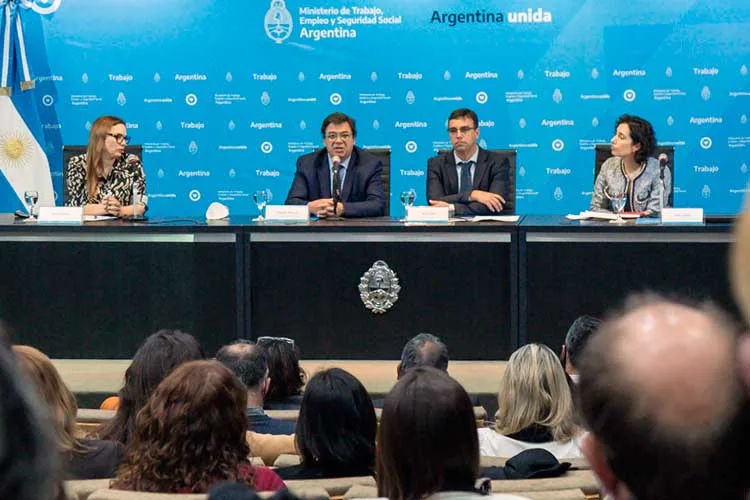 Roig y Moroni presentaron el programa para la erradicación de las violencias en el sector cooperativo y mutual