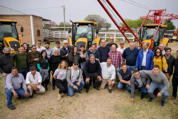 Chaco: Entrega de maquinarias e insumos para cooperativas