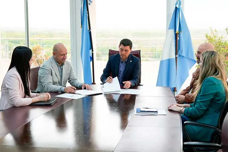 Neuquén: La CALF y la Legislatura firmaron un acuerdo para implementar un sistema de gestión de calidad