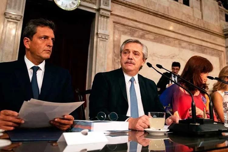 Alberto Fernández elogió a una cooperativista ante el Congreso de la Nación