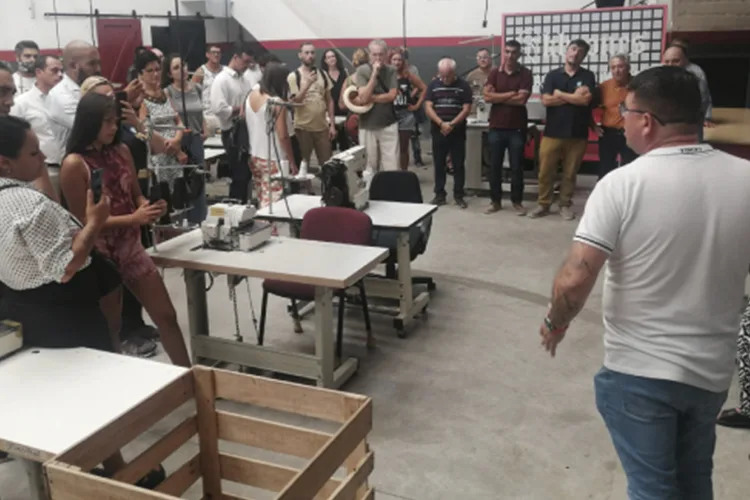 La Cooperativa Kbrones abrió una escuela