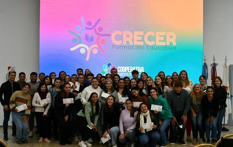 La Cooperativa de Tío Pujio entregó becas a estudiantes por quinto año consecutivo
