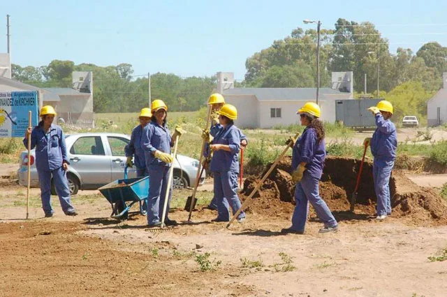 Pese a generar más de 400 mil puestos laborales, las cooperativas aún no tienen ART y reclaman equiparar derechos