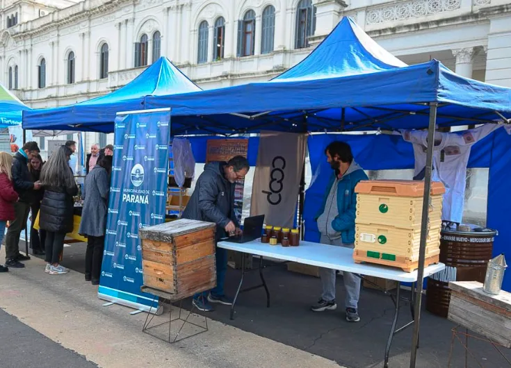 Éxito apícola en Paraná: Cooperativas destacan en la Semana de la Miel
