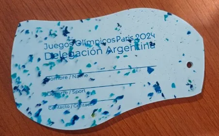 Creando Conciencia elaboró, con plástico reciclado, 200 identificadores de mochilas para los Juegos Olímpicos y Paralímpicos