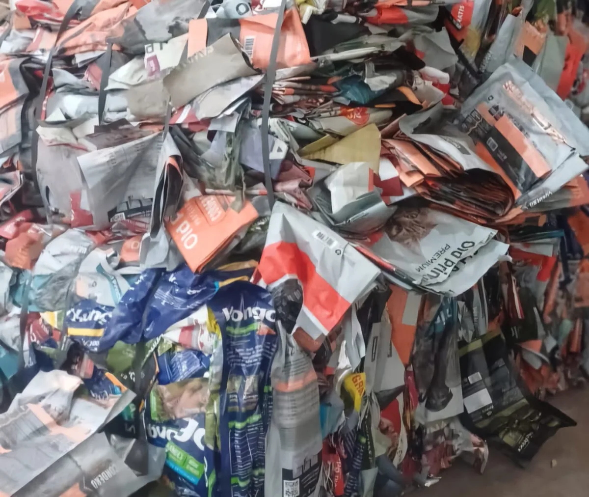 Creando Conciencia y Old Prince lanzan una campaña para ayudar a refugios de animales y reciclar bolsas de alimentos