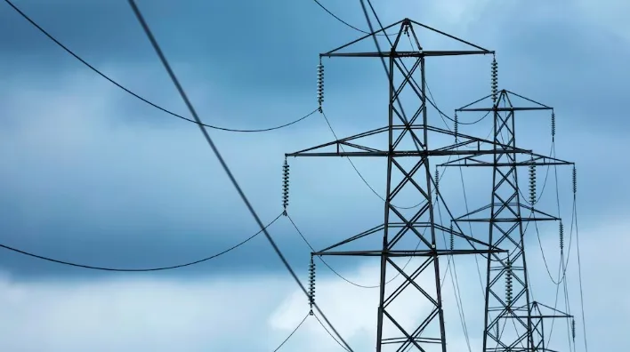 Desregulación del mercado eléctrico: el Gobierno habilita contratos entre privados y desplaza a Cammesa