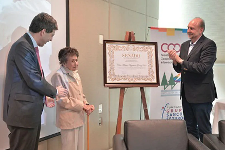 Homenaje a María Argentina Gómez Uría