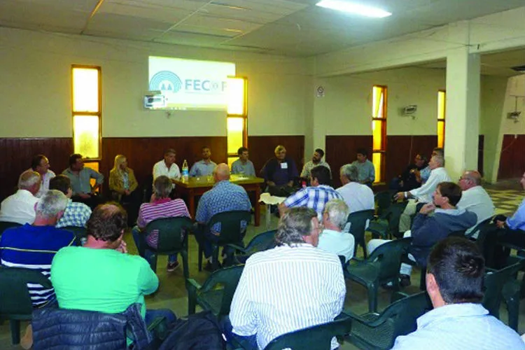 Cooperativistas asociados a FECOFE se reunieron con Busso