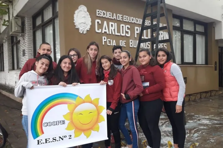 Jóvenes crearon una cooperativa escolar