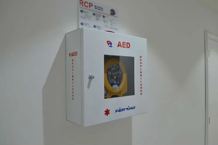 Cooperativa instaló desfibriladores en su institución