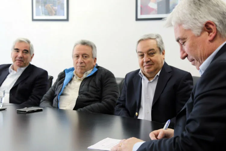 Firma de convenios