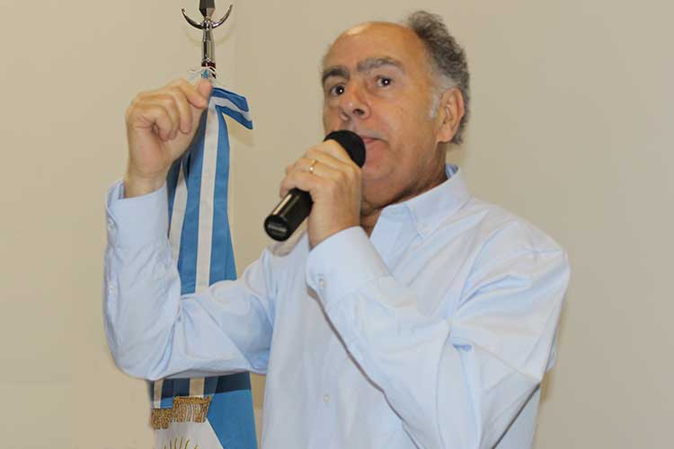 “Venimos de una oleada neoliberal que destruyó al Estado y al asociativismo como idea"