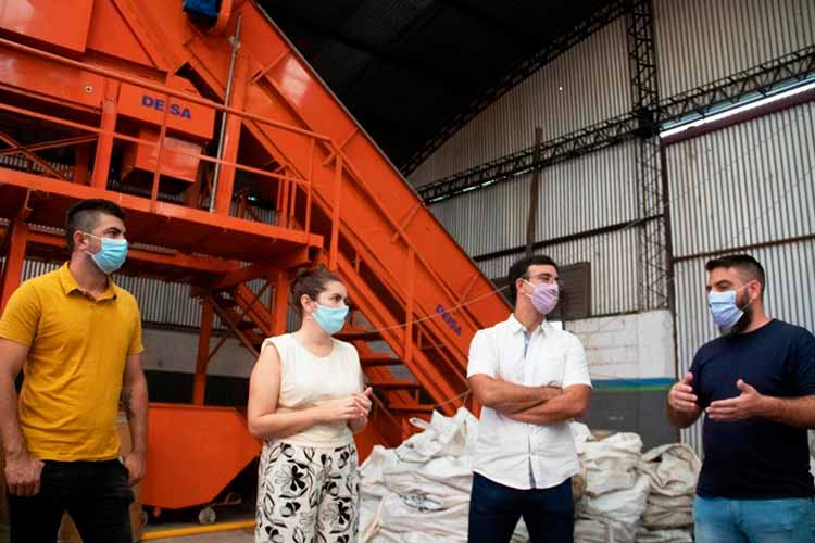 El presidente del INAES visitó una planta de clasificación de residuos 