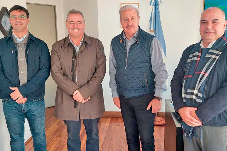 Dirigentes cooperativos con agenda política